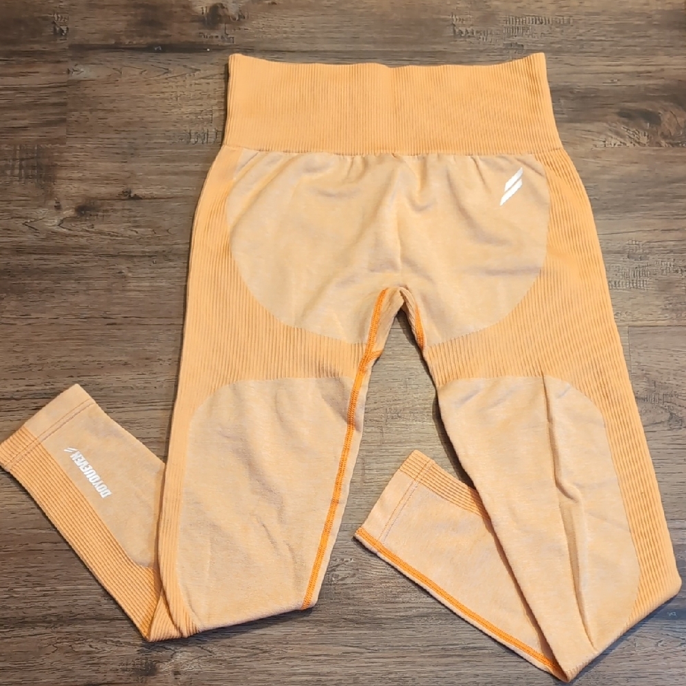 DOYOUEVEN Women's High-Waist Contour Leggings Orange Cream - Medium